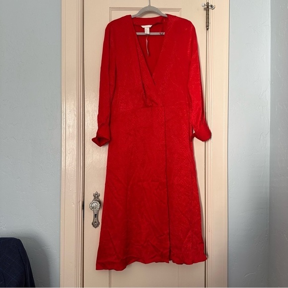 H&M Dress Red Satin Sheen Animal Print Long Sleeve FrenchCuff Faux Wrap Size 10 - Picture 3 of 12